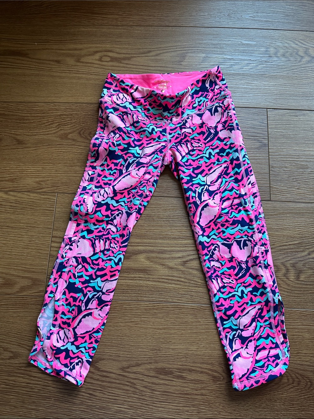Lilly Pulitzer cropped luxletic leggings size L Lobstah Roll